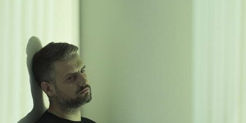 a man leans against the wall and wonders what can you expect during opioid withdrawal